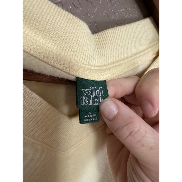 Wild‎ Fable Yellow Striped V Neck Sweatshirt Women's Size Large - Picture 4 of 6